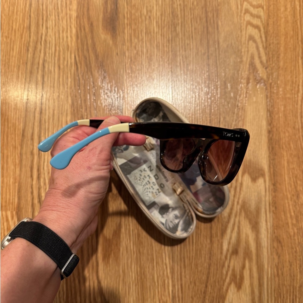 Toms Kitty Brown Tortoise Sunglasses - Picture 7 of 11